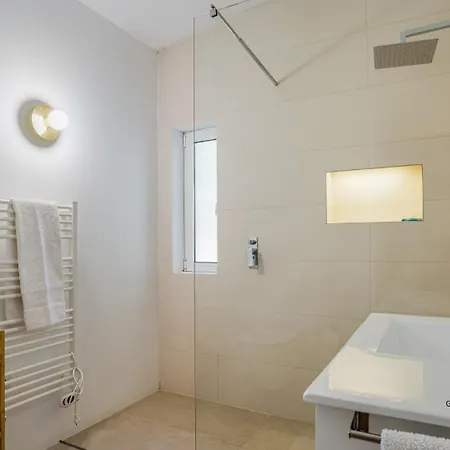 Greice Homes - Carob Tree 别墅