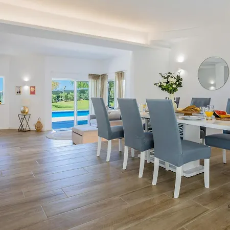 Greice Homes - Carob Tree *