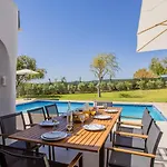 Greice Homes - Carob Tree * 알만실